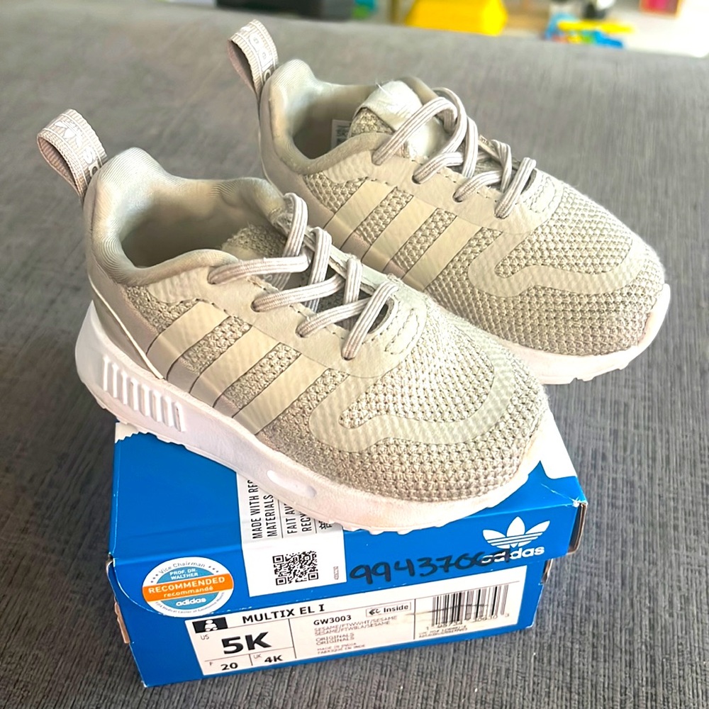 Sage green size 5 toddler adidas sneaker (LIKE NEW)
